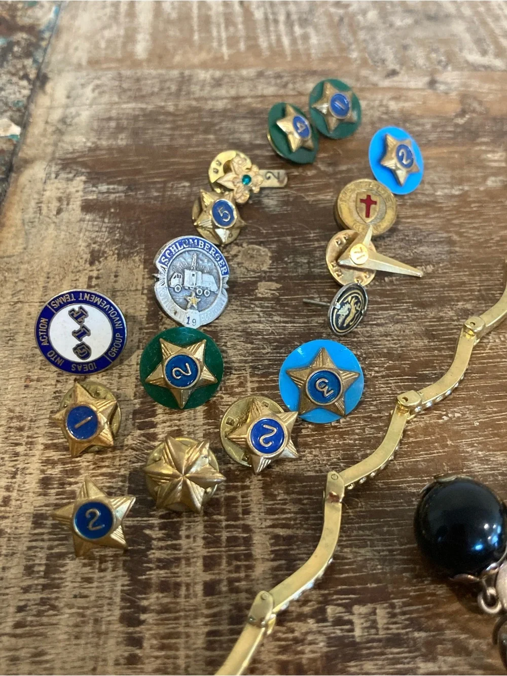 Broken Junk Jewelry & Pins Lot for Crafting Projects - Picture 16 of 16